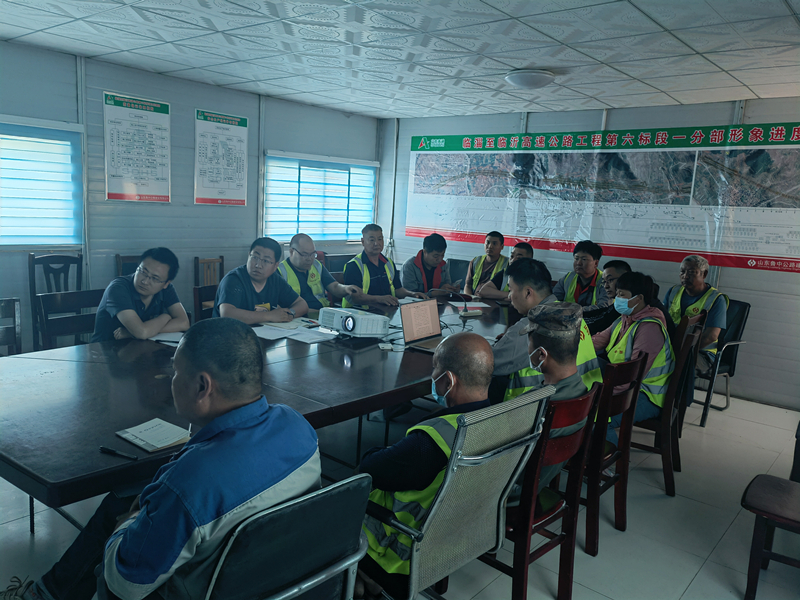 臨臨高速悅莊混凝土拌合站開(kāi)展安全教育培訓(xùn)