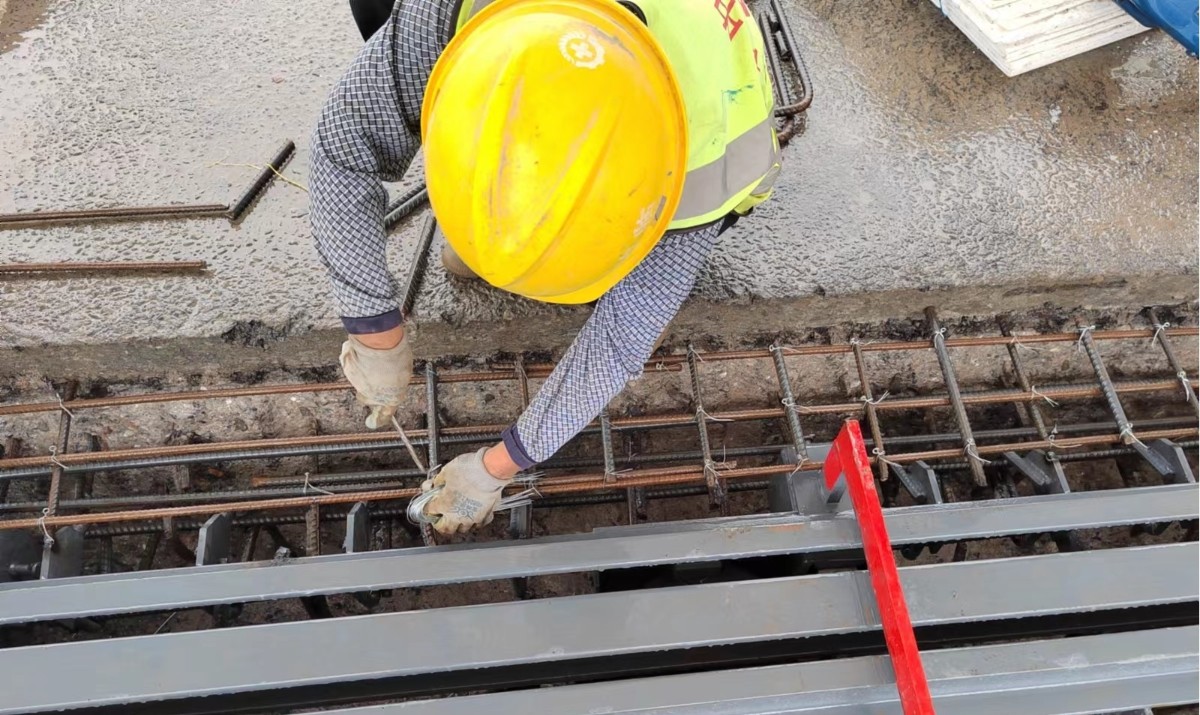 大河南立交橋伸縮縫更換完成