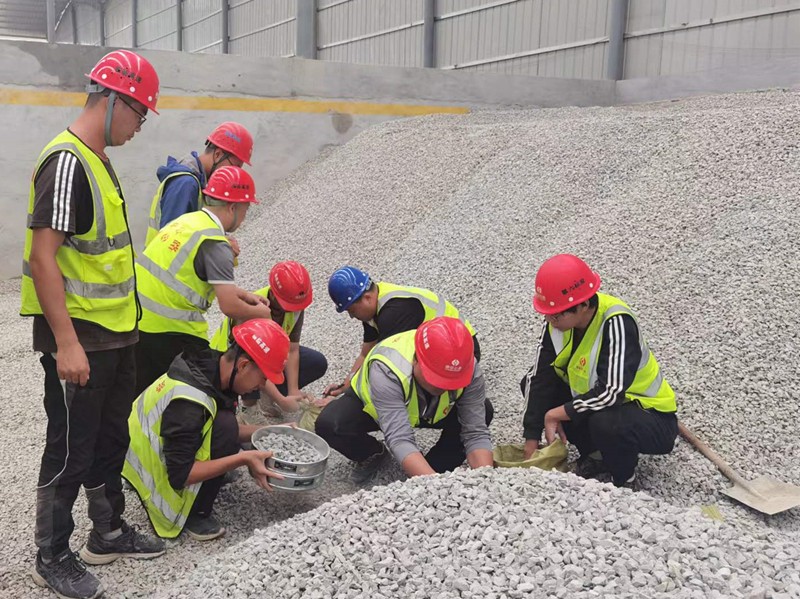 臨臨項(xiàng)目第四方檢測(cè)對(duì)臨臨高速六標(biāo)進(jìn)行原材抽樣