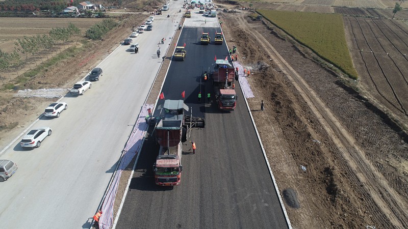 現場攤鋪及碾壓 (2)546w5Z_副本 現場攤鋪及碾壓 (2)546w5Z_副本