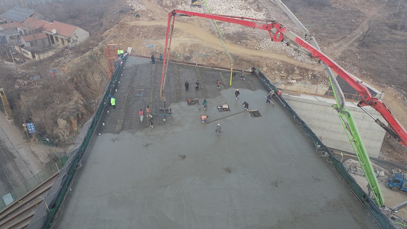 石溝大橋現(xiàn)澆箱梁現(xiàn)場澆筑收尾_副本 石溝大橋現(xiàn)澆箱梁現(xiàn)場澆筑收尾_副本