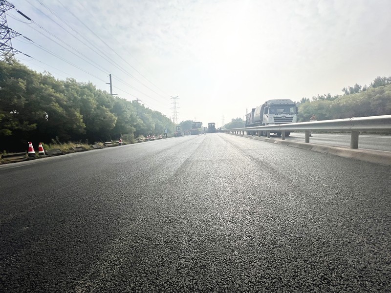 G309中修項(xiàng)目用奮斗獻(xiàn)禮國慶