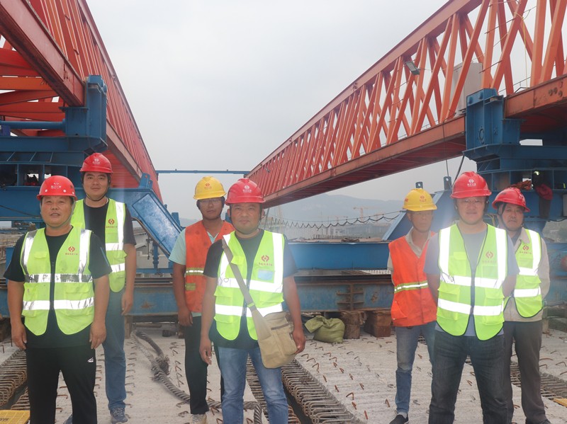 1、晉學(xué)強瓦日鐵路公鐵立交梁板運輸、架設(shè)團隊_副本