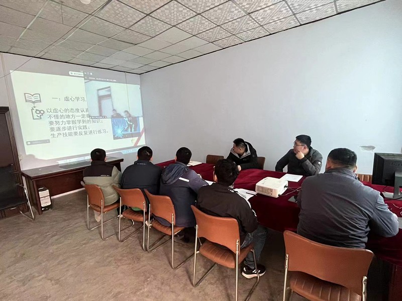 第五區(qū)域項目部跨線開展“開工第一課”培訓(xùn)活動