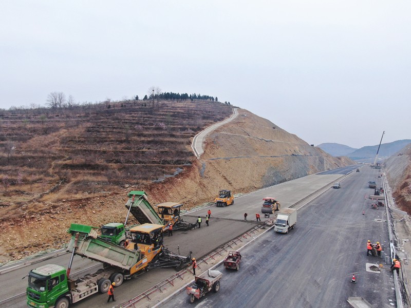 臨臨：“清明”假期搶抓施工黃金期，自動(dòng)工作彰顯使命擔(dān)當(dāng)