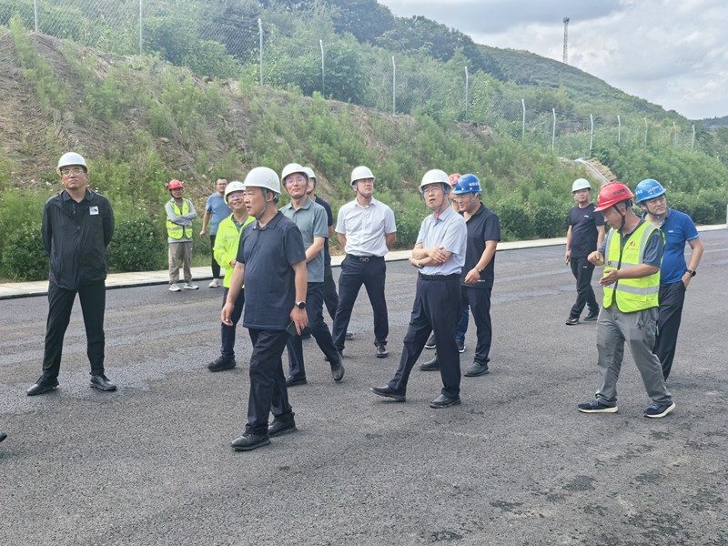 山東高速集團(tuán)公司黨委常委、副總經(jīng)理李懷峰到臨臨施工六標(biāo)調(diào)研