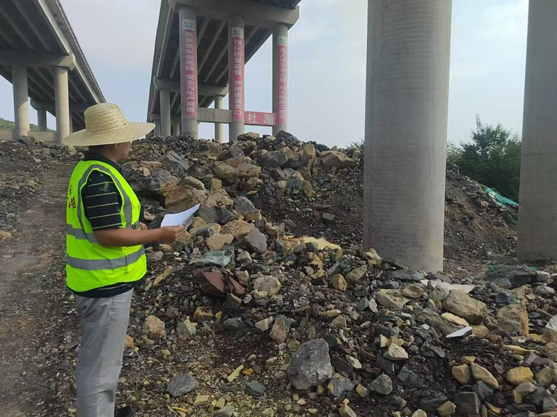 臨臨六標開展橋梁施工質(zhì)量管理巡查活動