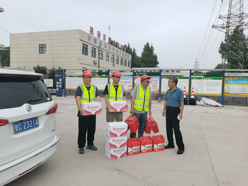 沂源縣交通局蒞臨項(xiàng)目部開展“情暖中秋”慰問活動(dòng)