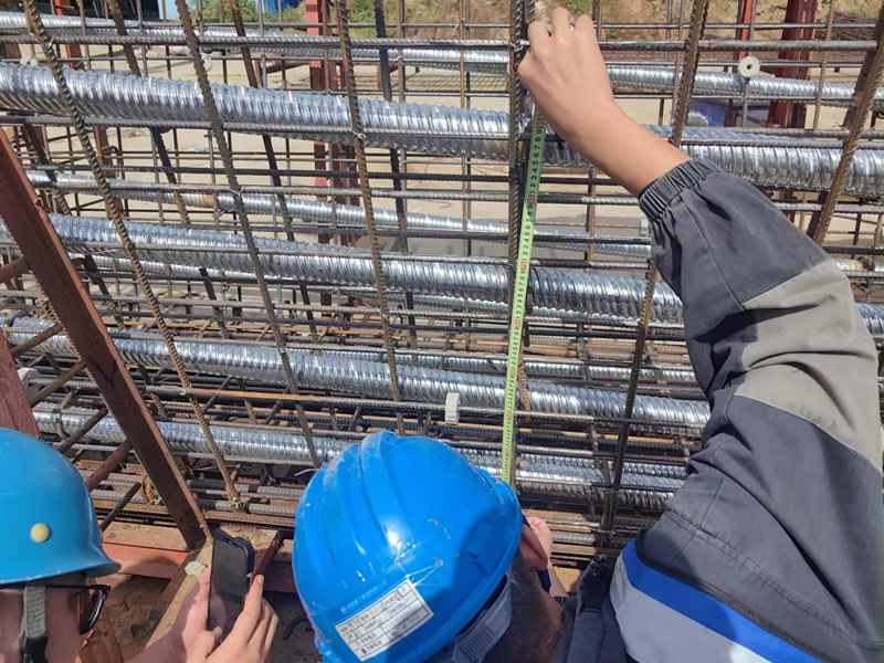 現(xiàn)場技術(shù)人員驗(yàn)收鋼筋籠546w5Z_副本 現(xiàn)場技術(shù)人員驗(yàn)收鋼筋籠546w5Z_副本