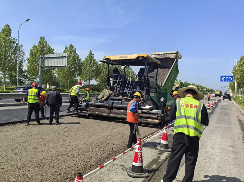 【一提三?！縂309青蘭線張周段基層攤鋪施工圓滿完成