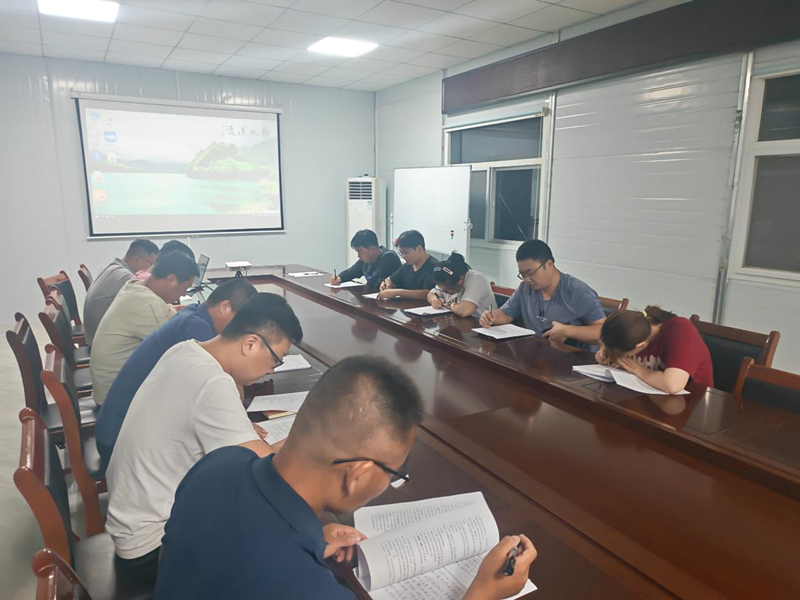 高青拌合站和二區(qū)域項(xiàng)目部聯(lián)合開展事故隱患排查治理專項(xiàng)培訓(xùn)