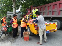 國慶、中秋雙節(jié)博山小修開展“為養(yǎng)護工送溫暖”活動