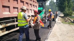 養(yǎng)護分公司積極開展夏日“送清涼、促安全、保健康”活動