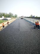 響鞭催快馬，能者挑重?fù)?dān) ——京滬高速公路改擴(kuò)建工程十標(biāo)柔性基層試驗(yàn)路攤鋪