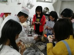 新寧項(xiàng)目組織“包餃子，迎五四”活動