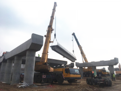 青蘭二標(biāo)首片箱梁架設(shè)成功