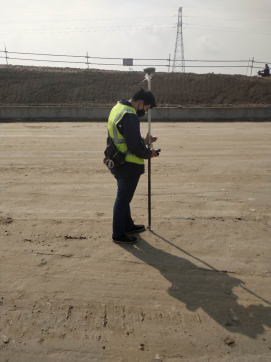 在路上拼搏　在路上奮斗