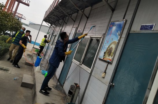 衛(wèi)生掃除，我們?cè)谛袆?dòng)！