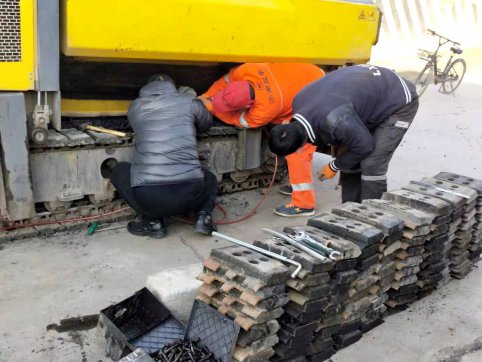 第三工程公司開展筑路施工機(jī)具冬修工作