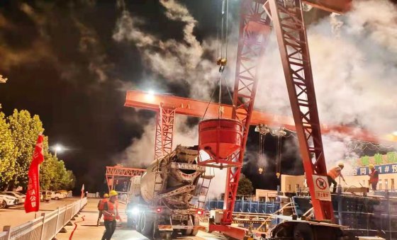 【抓作風 創(chuàng)效益】文昌湖預制場首片箱梁預制成功