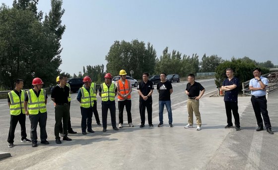 【抓作風(fēng) 創(chuàng)效益】公司在文昌湖梁場(chǎng)、G205沿線施工現(xiàn)場(chǎng)組織召開(kāi)現(xiàn)場(chǎng)會(huì)